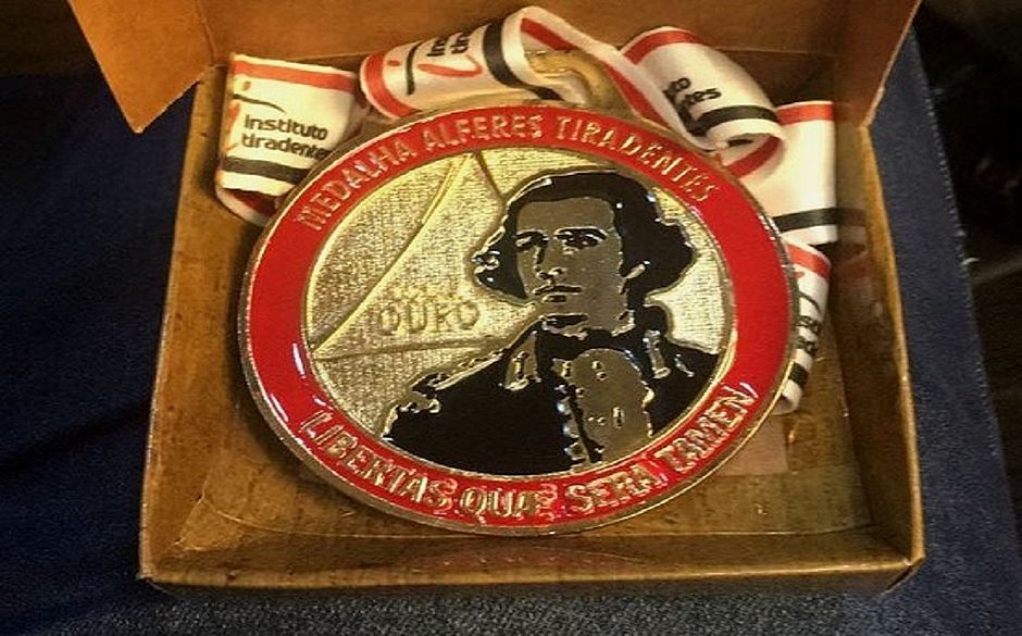 Medalha Alferes Tiradentes, concedida a prefeitos, secretários e vereadores baianos (Foto: Divulgação) Medalha Alferes Tiradentes, concedida a prefeitos, secretários e vereadores baianos (Foto: Divulgação)